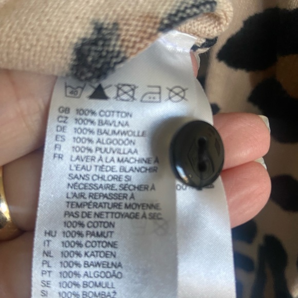 H&M cheetah print cotton buttoned down cardigan sweater top - Picture 4 of 4